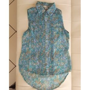 Sleeveless flower blouse